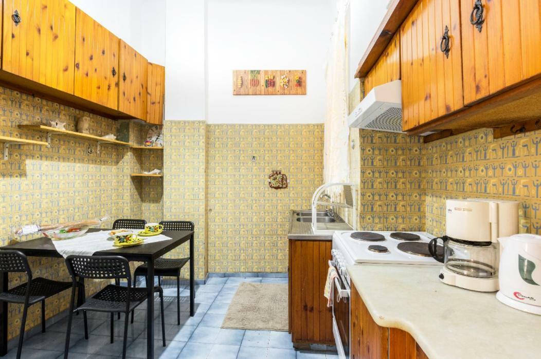 Beautiful Appartment Under Akropolis! Atenas Exterior foto